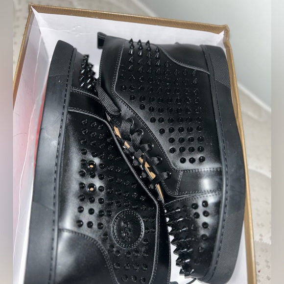 Louboutin new at a good price - Picture 10 of 14